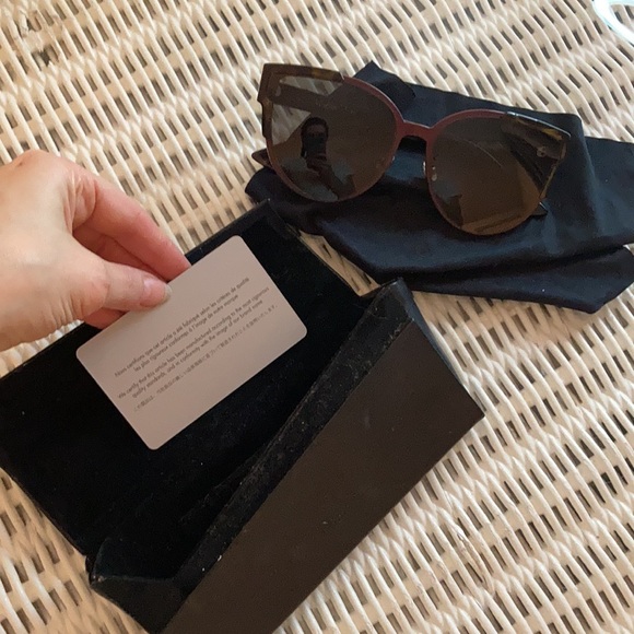 Christian Dior sunnies. Oversized. Tortashell with burgundy rims. Authentic. - Picture 14 of 14